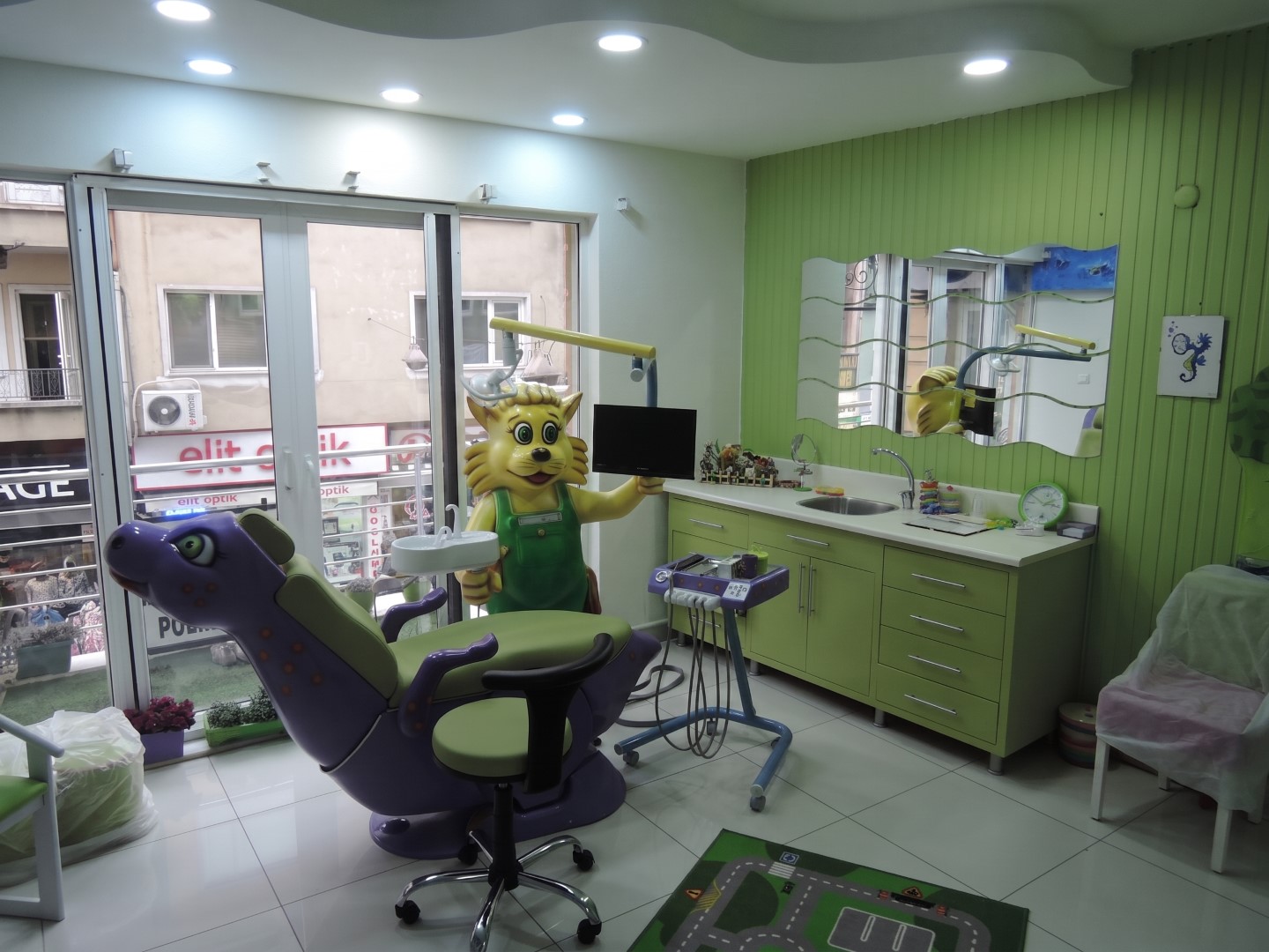 Çocuk kliniği — bekleme köşesi — Bartın Uzman Diş Kliniği